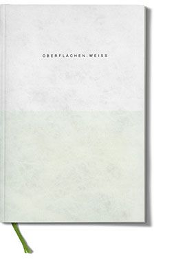 Weißer Buchumschlag „Oberflächen.Weiss“ mit zartem grünem Muster