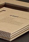 Buchumschlag „q-type“ aus Wellpappe