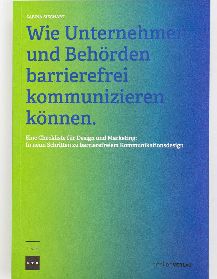 Buchumschlag „Wie Unternehmen und Behörden barrierefrei kommunizieren können“ mit Farbverlauf von Grün nach Blau