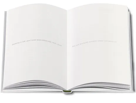 Aufgeschlagenes Buch, Seite 14, mit einer einzelnen blassen Textzeile